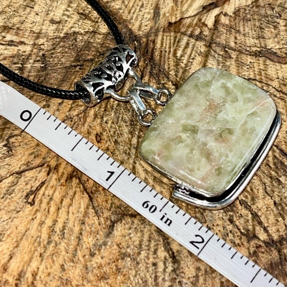Vesuvianite Idocrase Pendant 1 7/8” - Picture 9 of 10